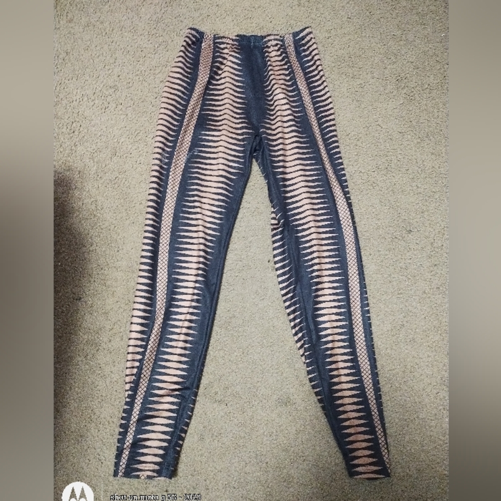 SHEIN Black and Cream High-Waist Leggings